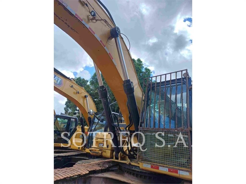 CAT 33607 حفارات زحافة