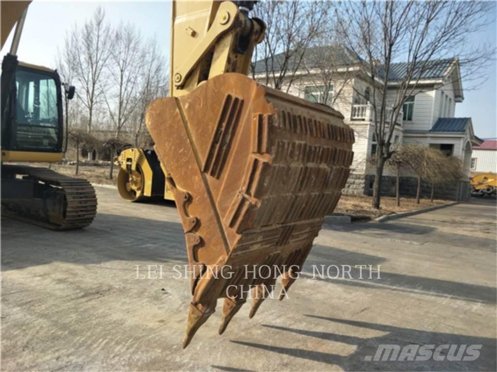 CAT 336D2 حفارات زحافة
