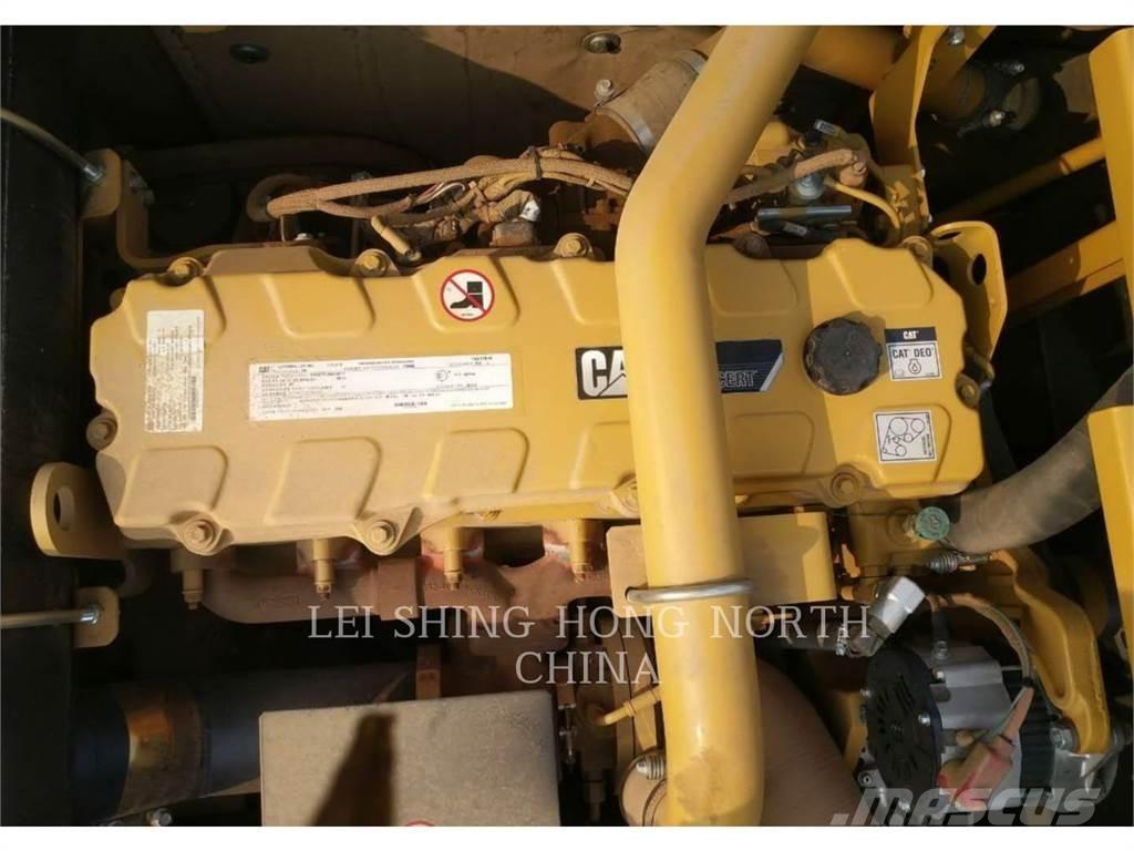 CAT 336D2 حفارات زحافة
