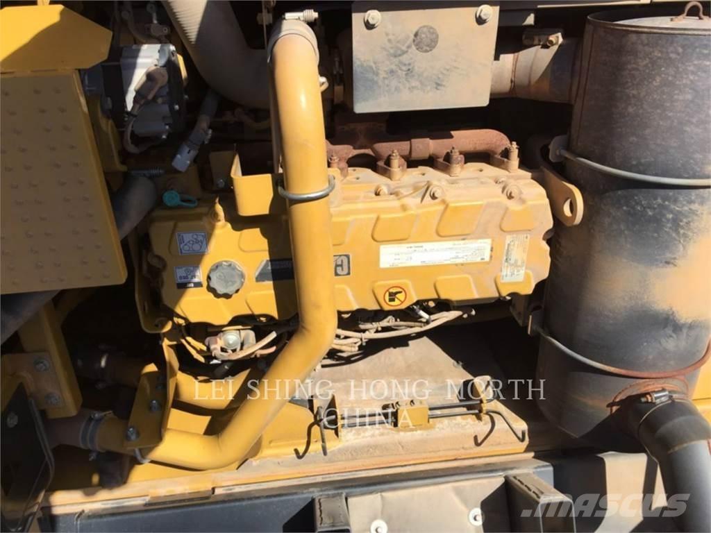 CAT 336D2 حفارات زحافة
