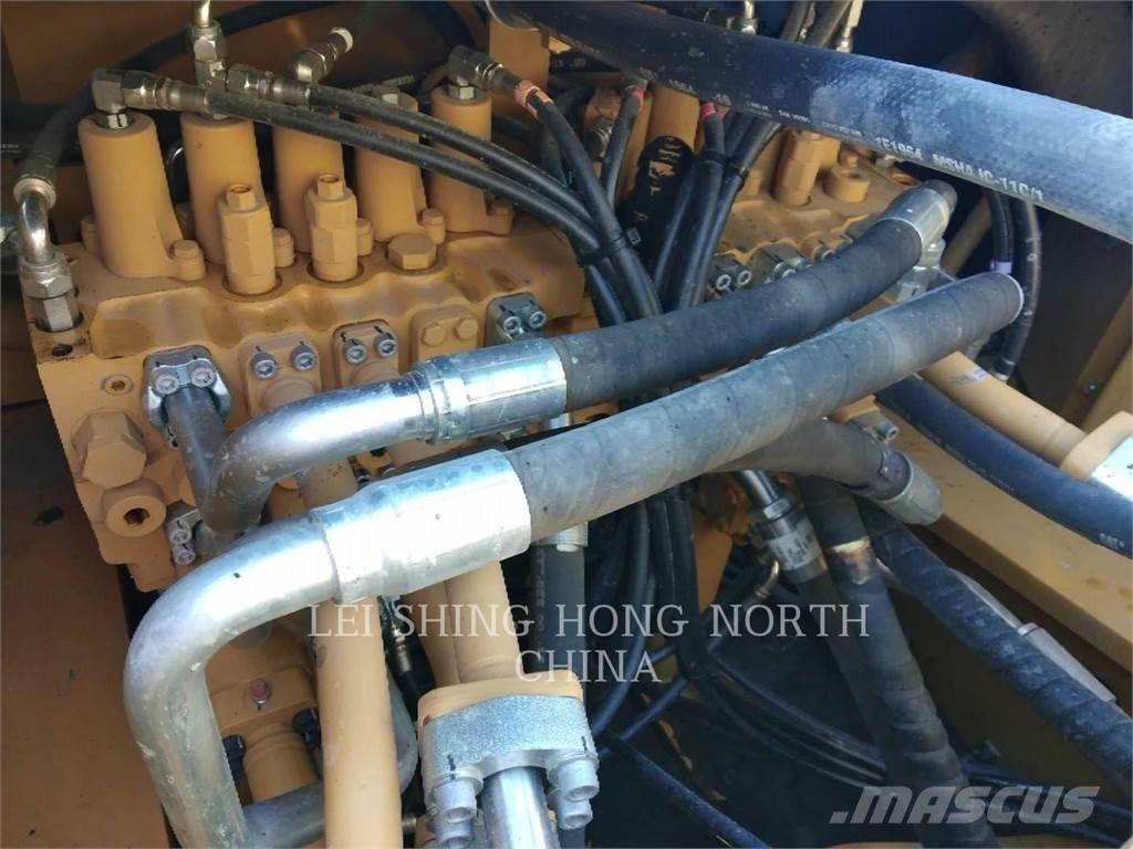 CAT 336D2 حفارات زحافة
