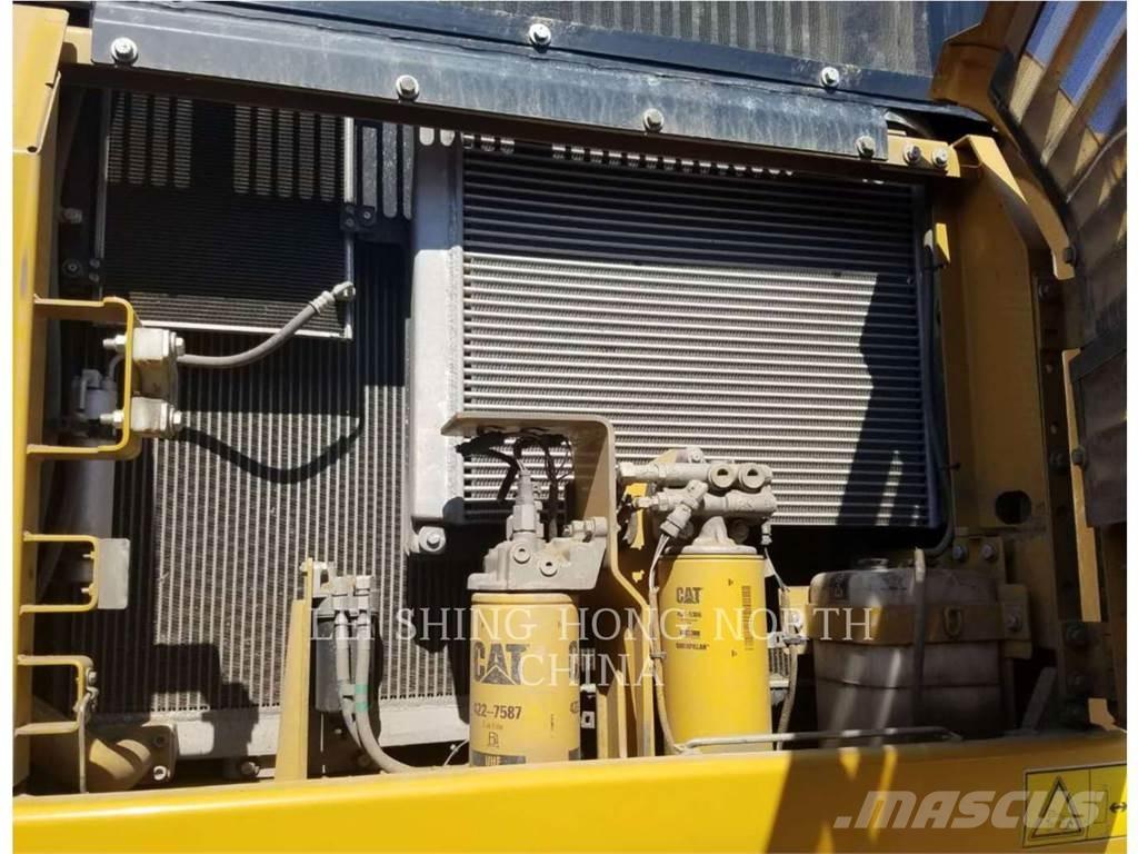 CAT 336D2 حفارات زحافة