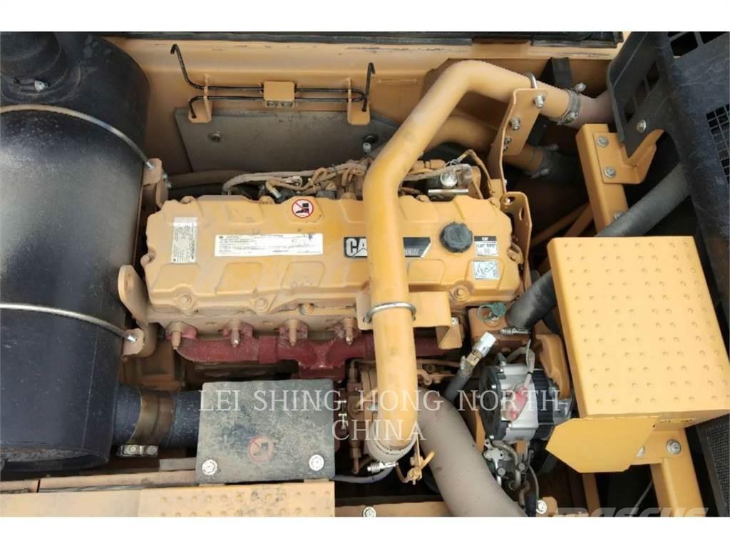 CAT 336D2 حفارات زحافة
