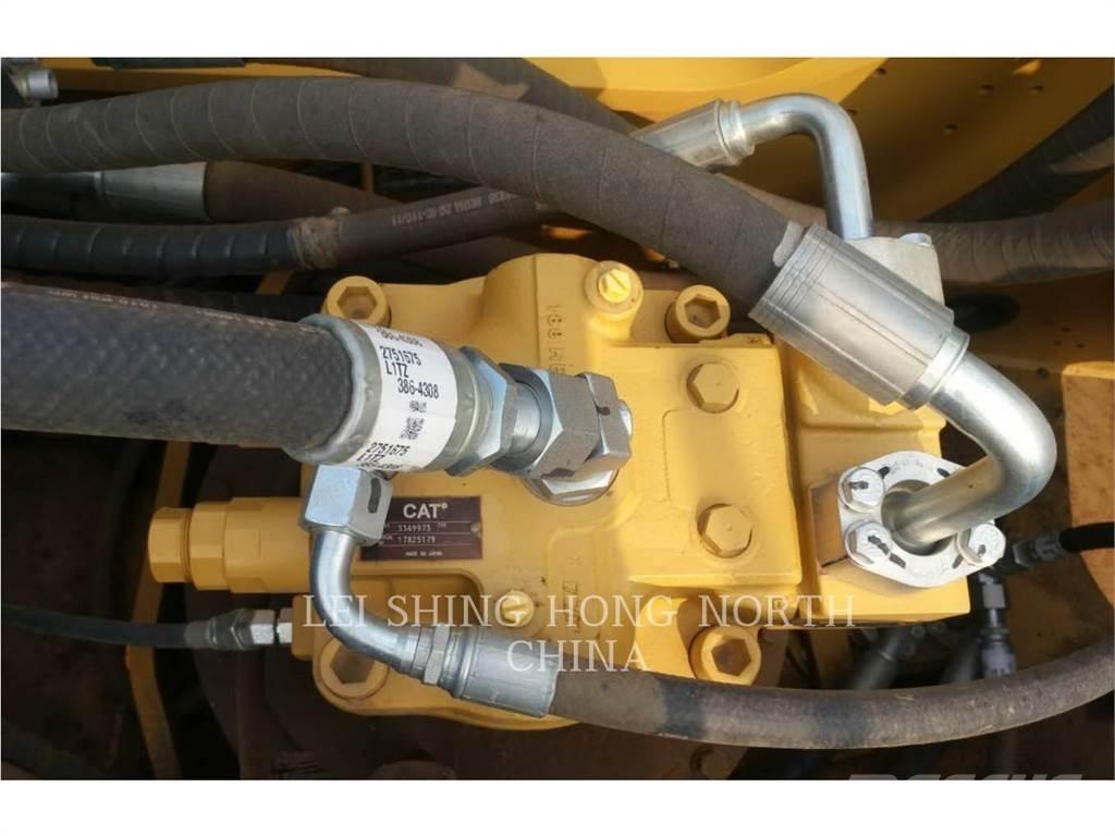 CAT 336D2 حفارات زحافة