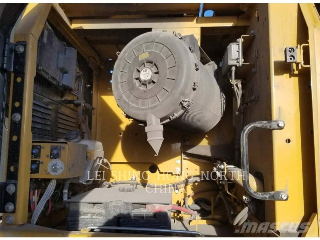 CAT 336D2 حفارات زحافة