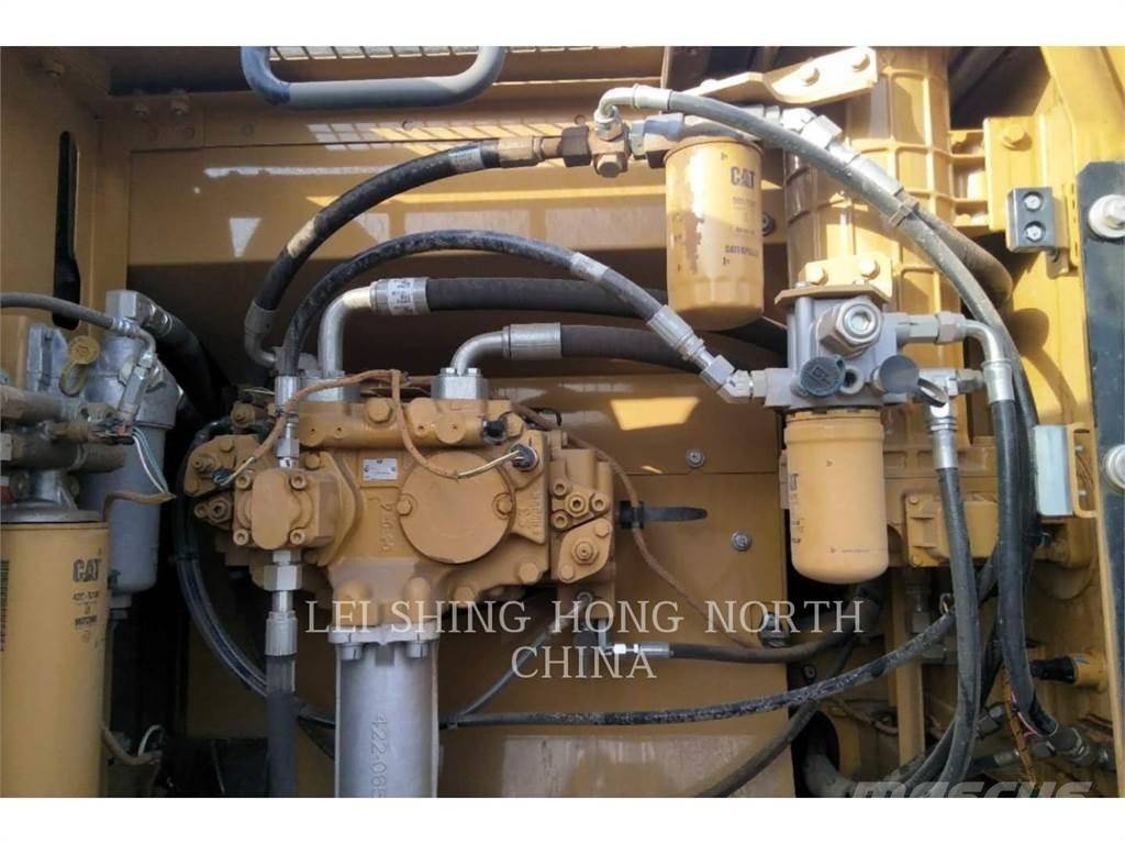 CAT 336D2 حفارات زحافة