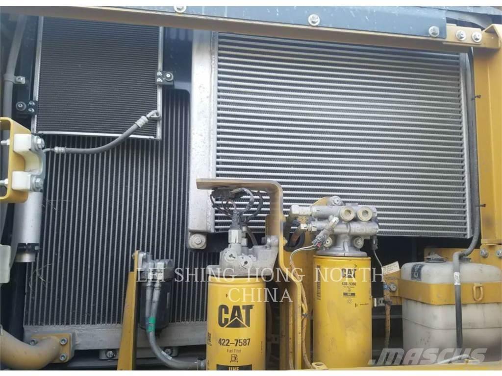 CAT 336D2 حفارات زحافة
