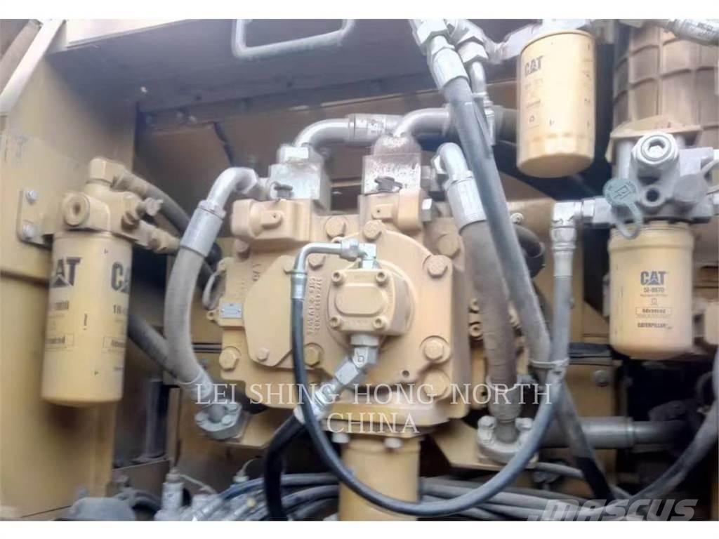 CAT 336D2XE حفارات زحافة