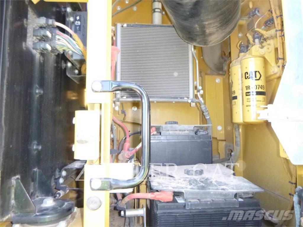 CAT 336EL حفارات زحافة
