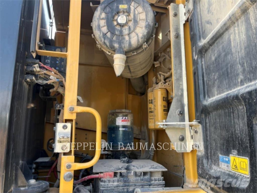 CAT 336FLN حفارات زحافة
