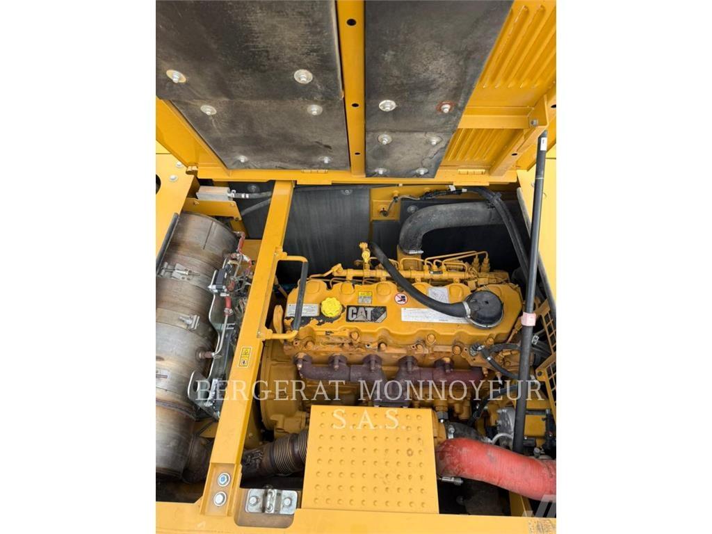 CAT 340 حفارات زحافة