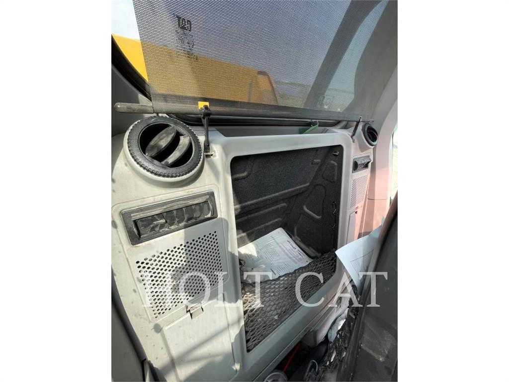 CAT 340-08 حفارات زحافة