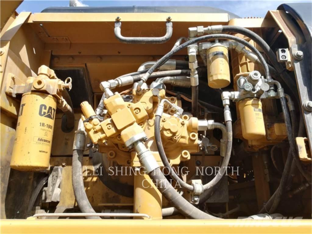 CAT 340D2L حفارات زحافة