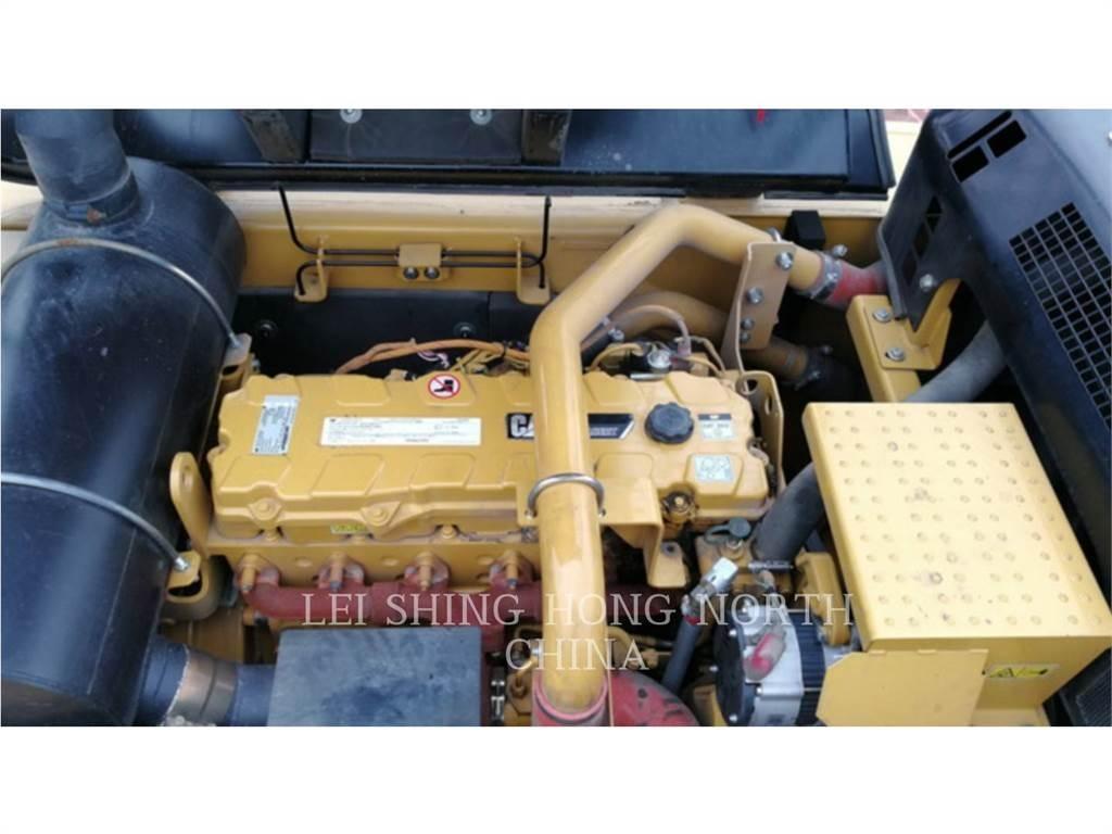 CAT 340D2L حفارات زحافة