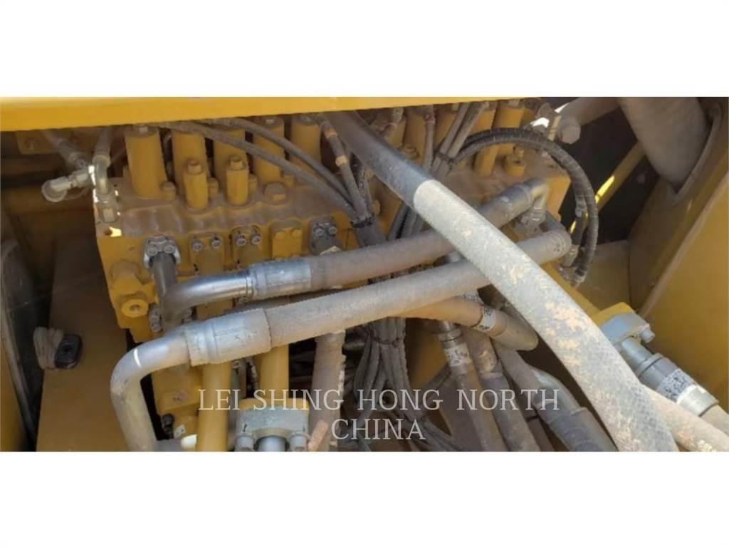 CAT 340D2L حفارات زحافة