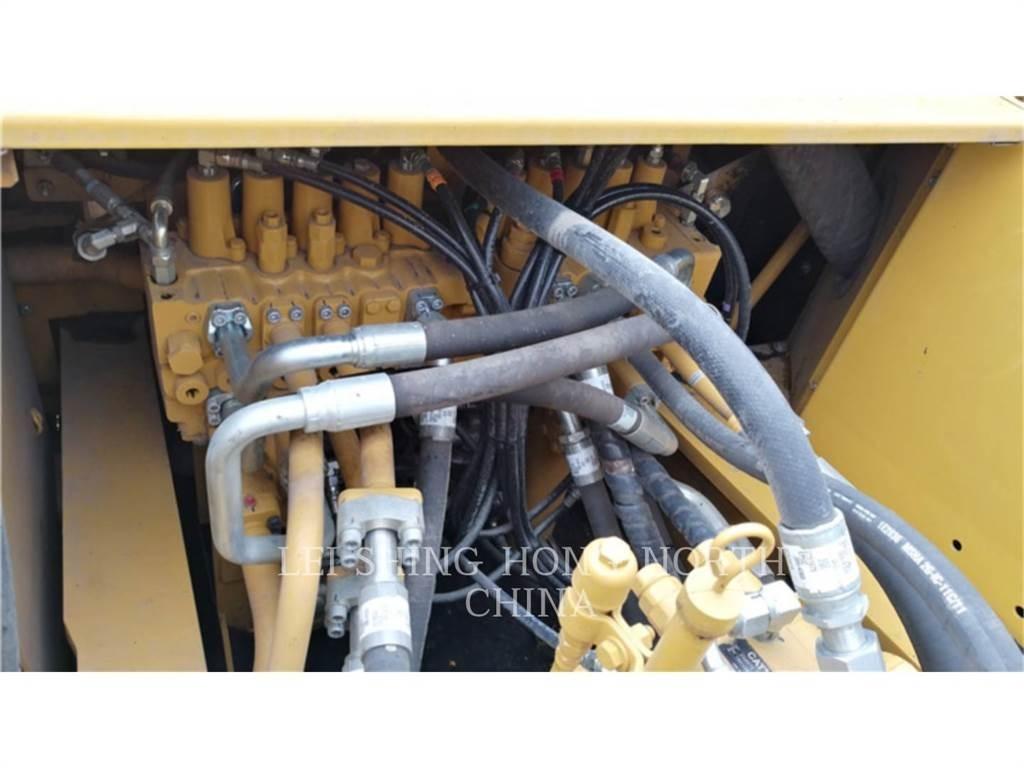 CAT 340D2L حفارات زحافة