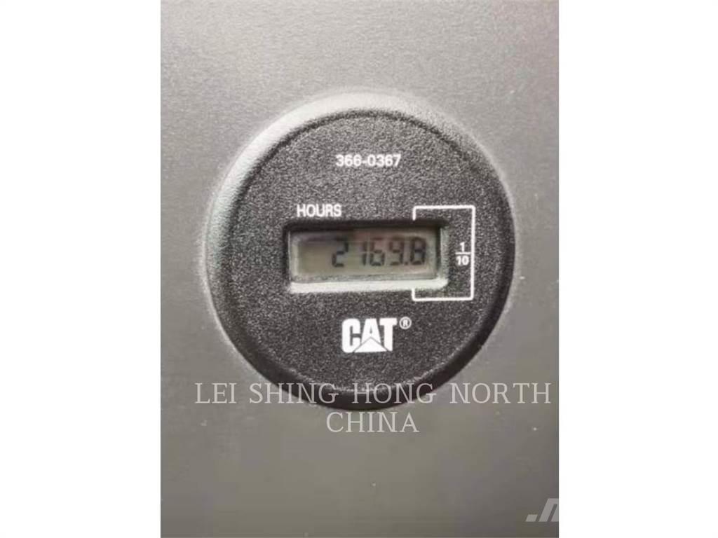 CAT 340D2L حفارات زحافة