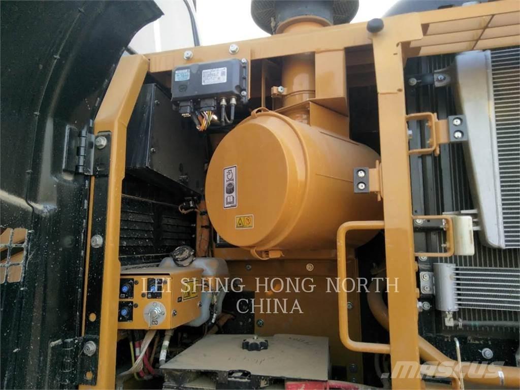 CAT 340D2L حفارات زحافة
