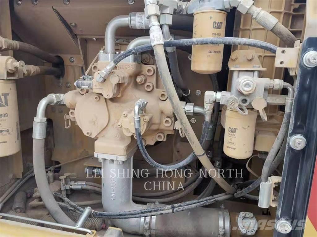 CAT 340D2L حفارات زحافة
