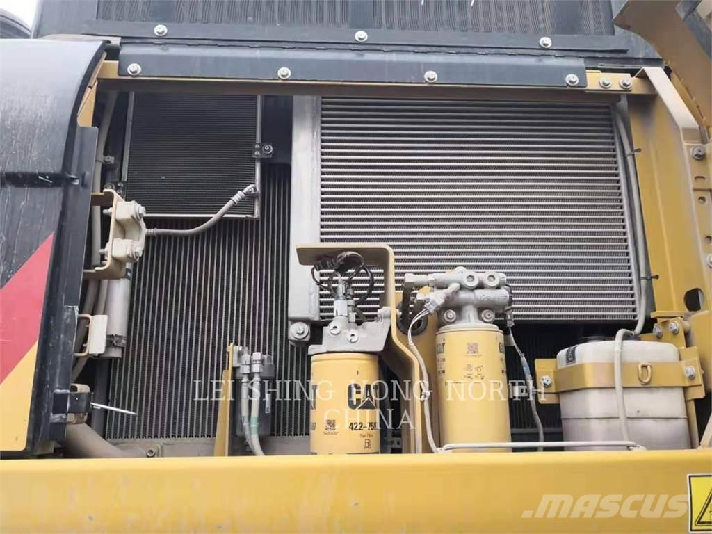CAT 340D2L حفارات زحافة