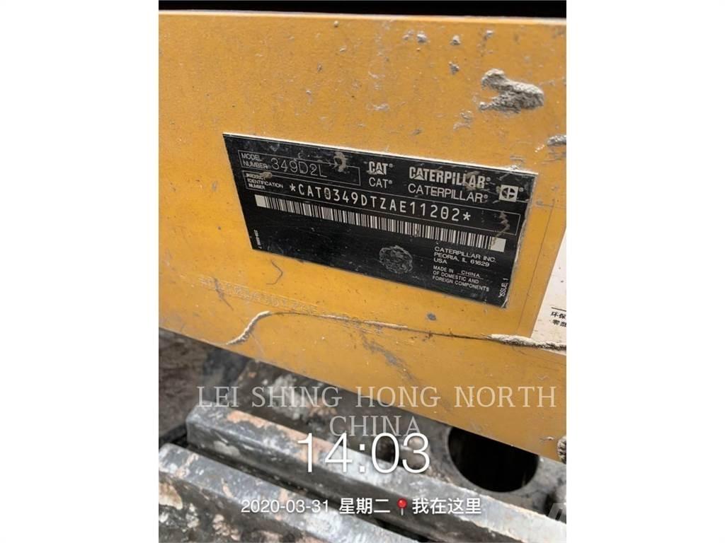 CAT 349 D2 L حفارات زحافة