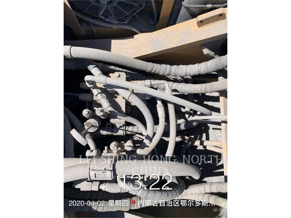 CAT 349 D2 L حفارات زحافة