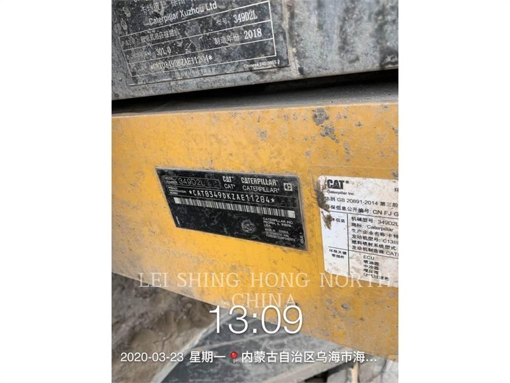 CAT 349 D2 L حفارات زحافة