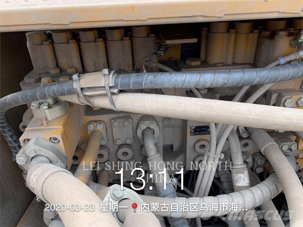 CAT 349 D2 L حفارات زحافة