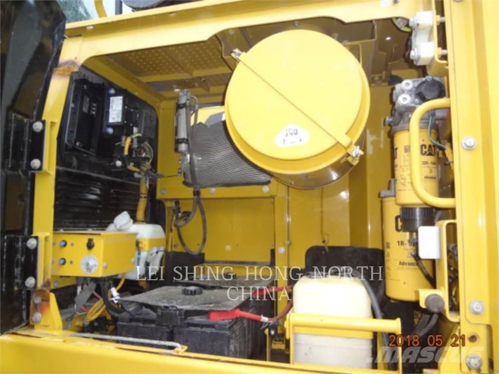 CAT 349D2 حفارات زحافة