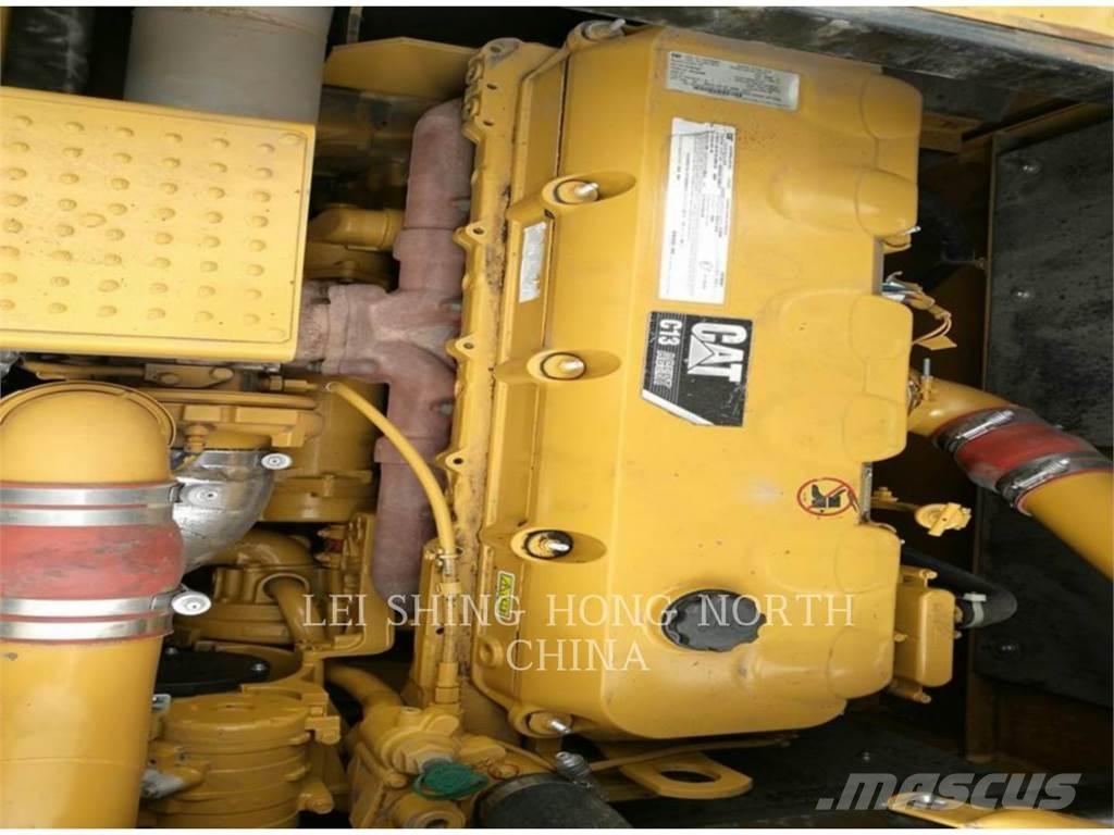 CAT 349D2 حفارات زحافة