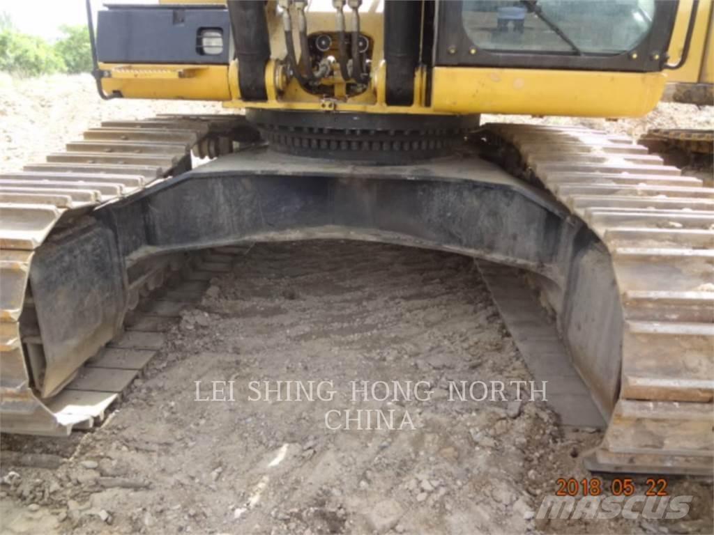 CAT 349D2 حفارات زحافة
