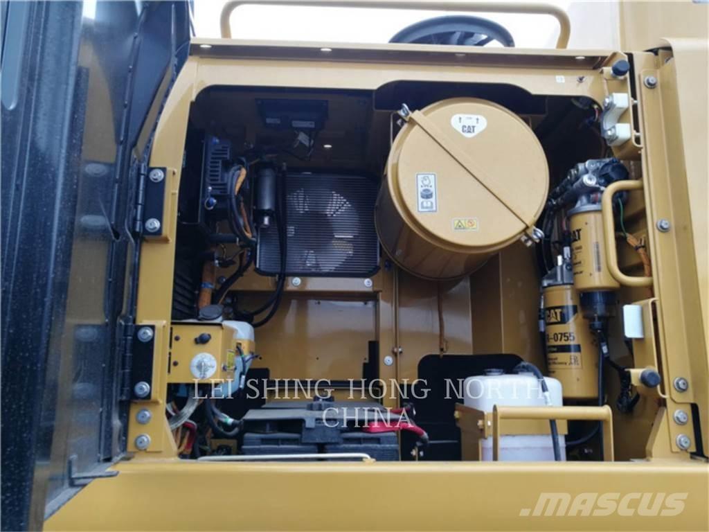 CAT 349D2 حفارات زحافة