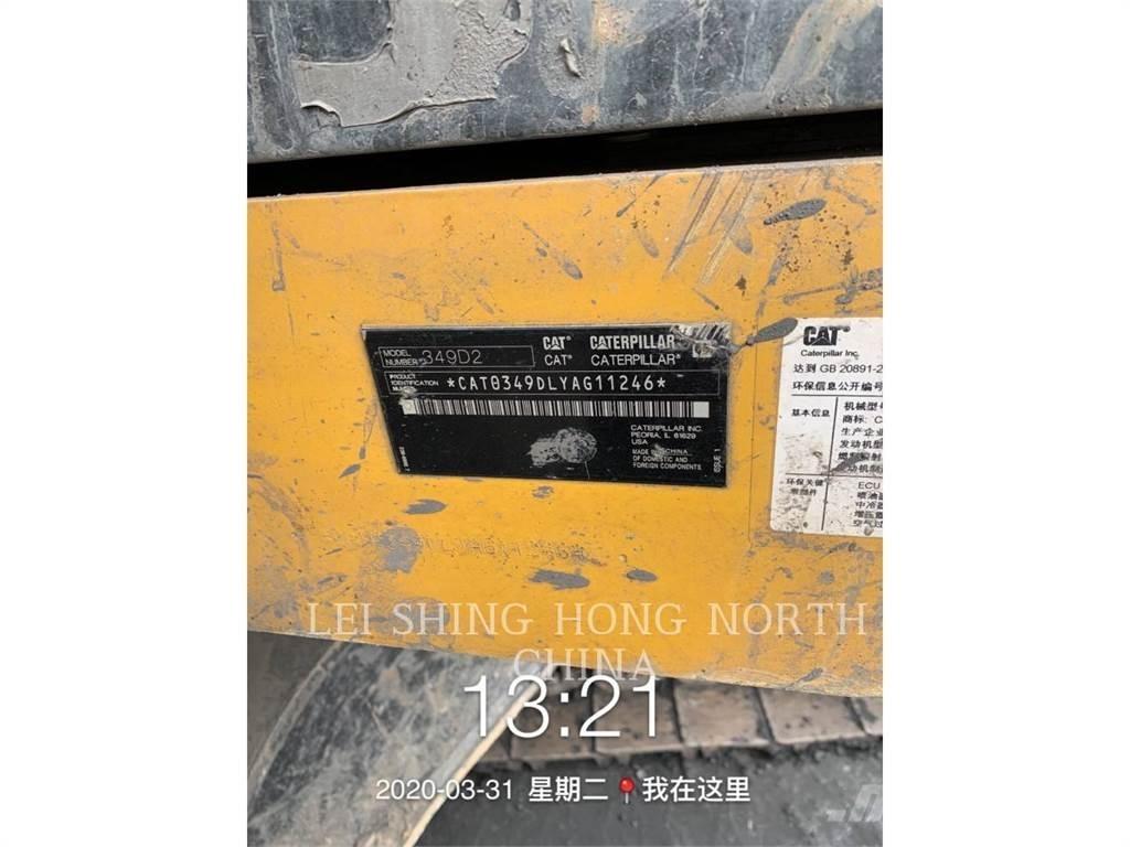 CAT 349D2 حفارات زحافة
