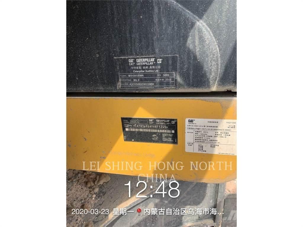 CAT 349D2 حفارات زحافة