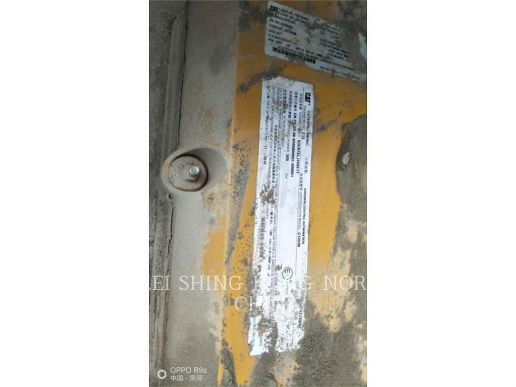 CAT 349D2 حفارات زحافة