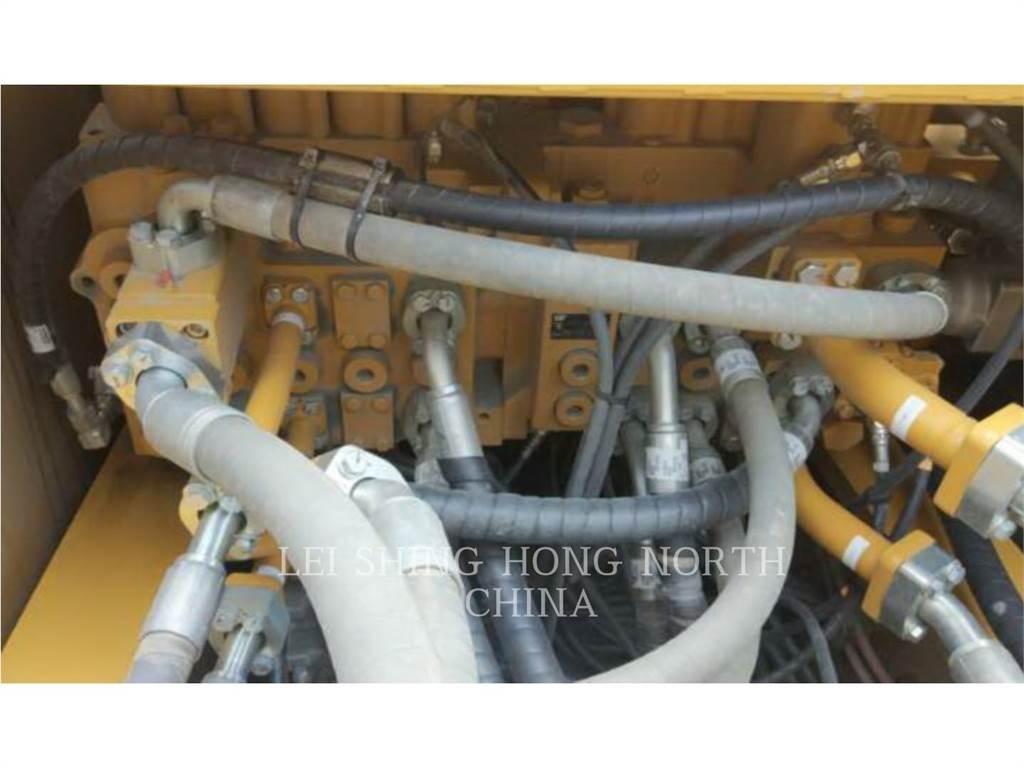 CAT 349D2L حفارات زحافة