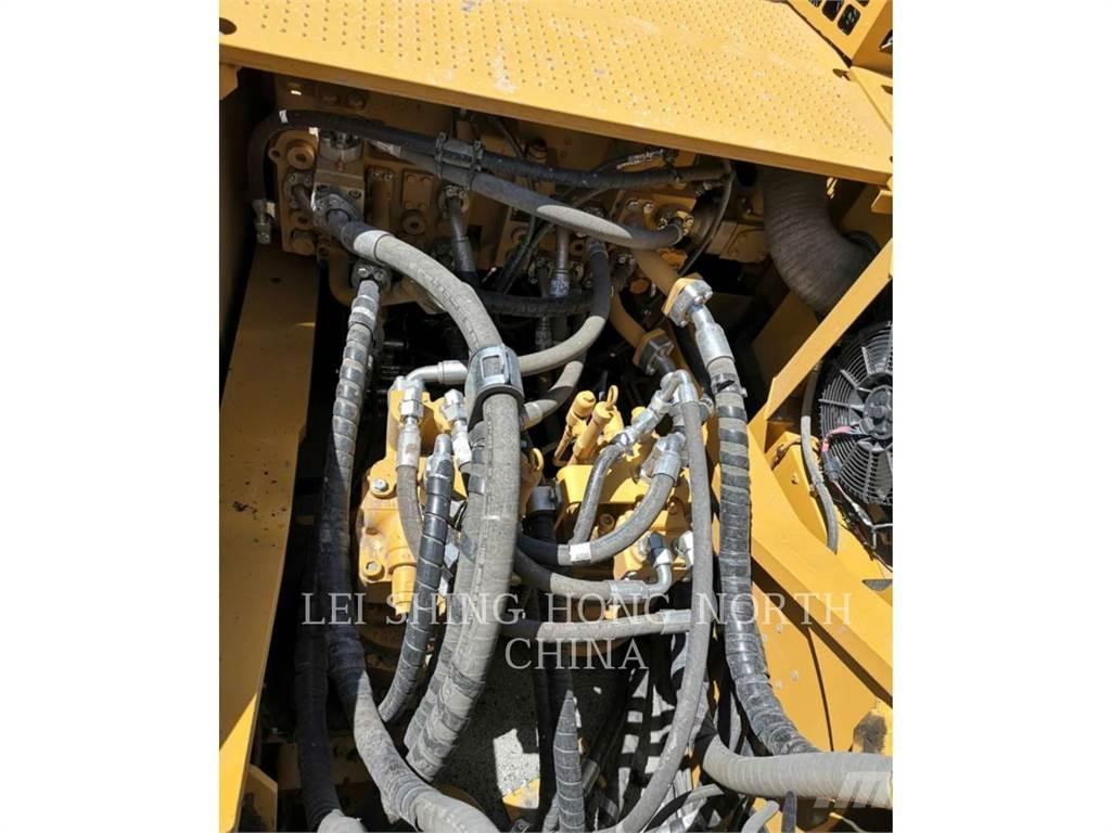 CAT 349D2L حفارات زحافة