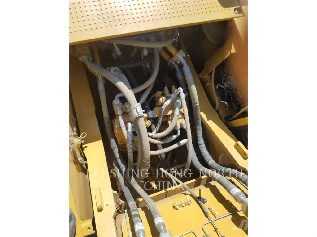 CAT 349D2L حفارات زحافة