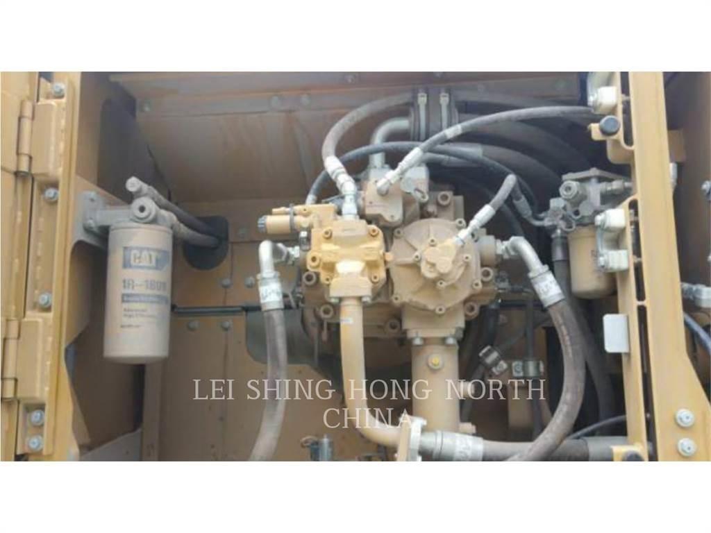 CAT 349D2L حفارات زحافة