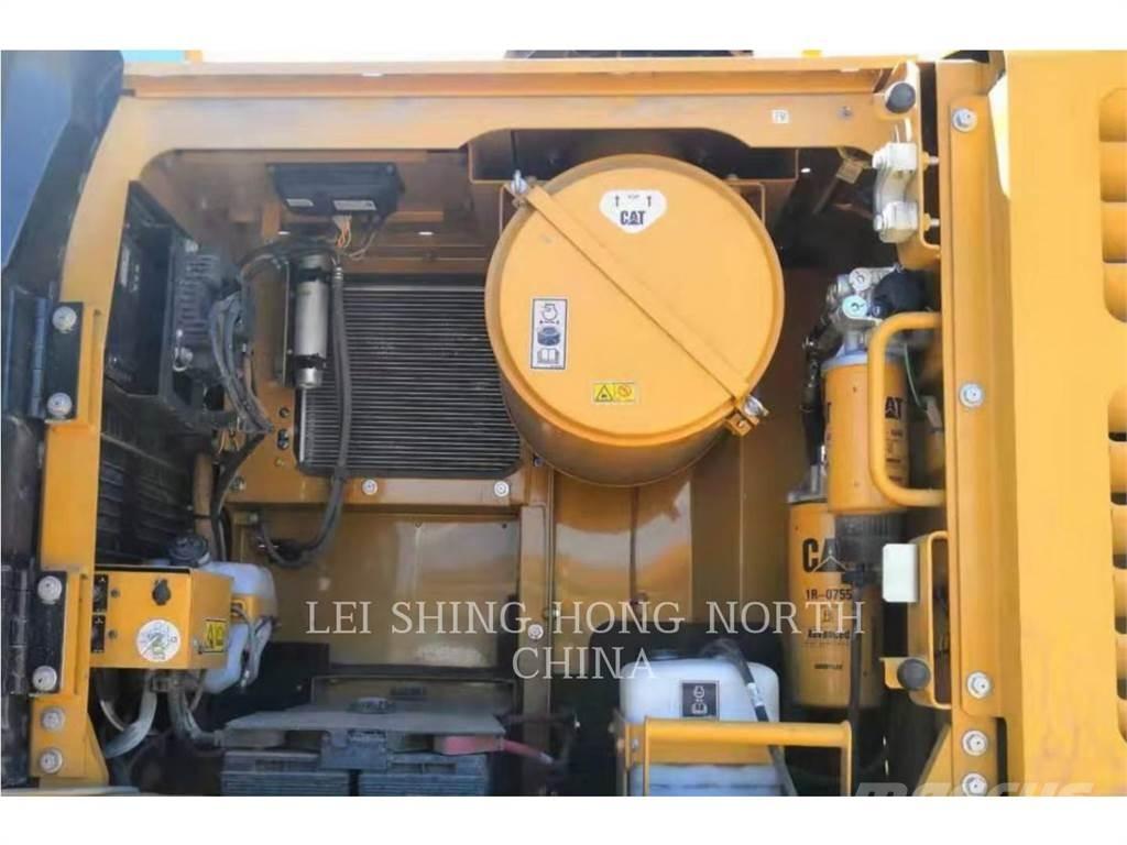 CAT 349D2L حفارات زحافة