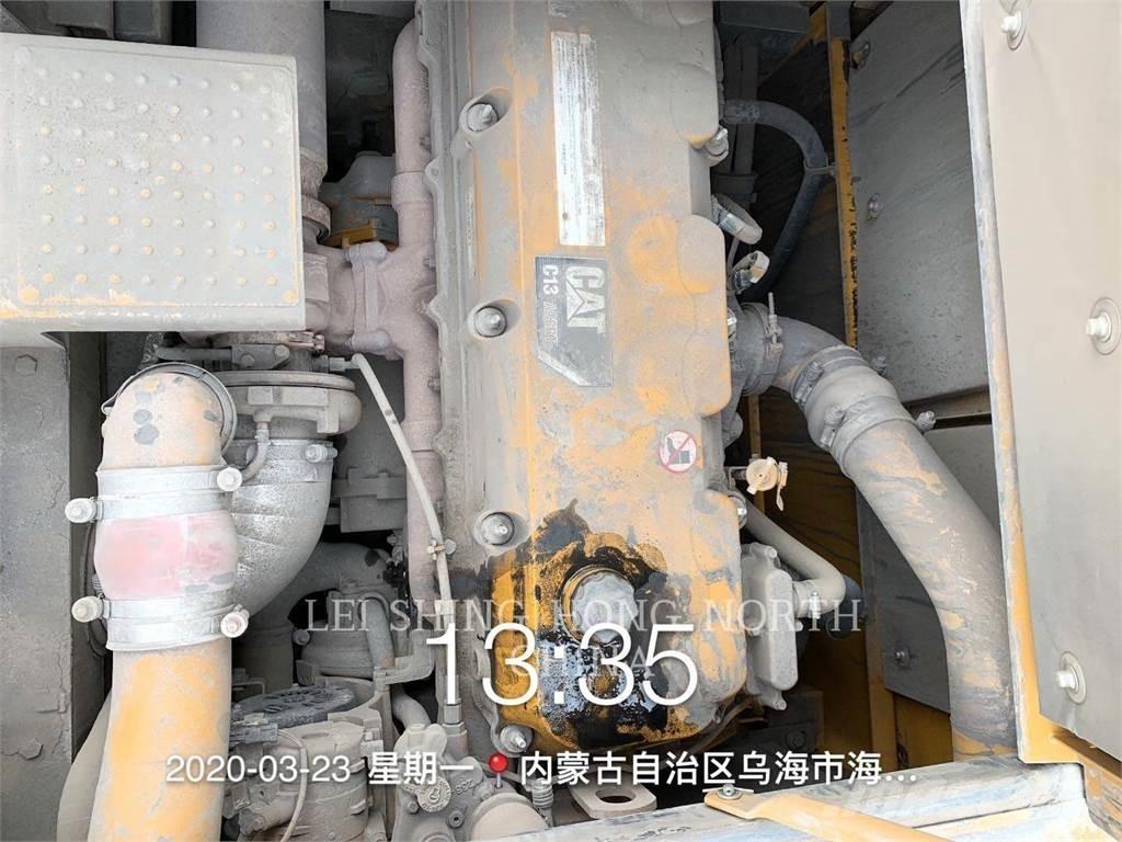 CAT 349D2L حفارات زحافة