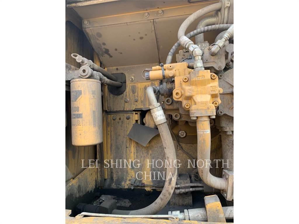 CAT 349D2L حفارات زحافة