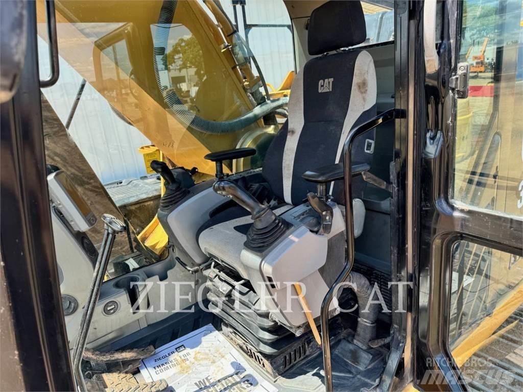CAT 349E حفارات زحافة