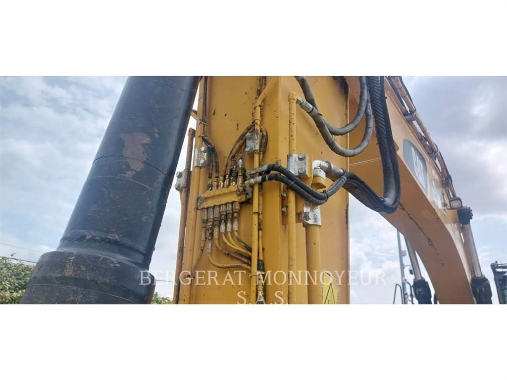 CAT 349E حفارات زحافة