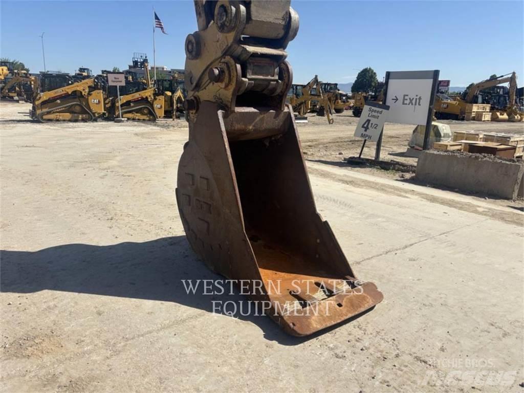 CAT 349F حفارات زحافة