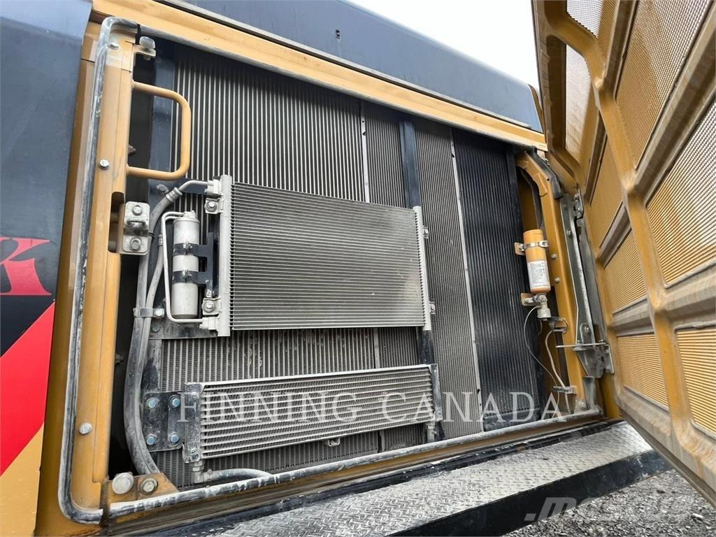 CAT 349F حفارات زحافة
