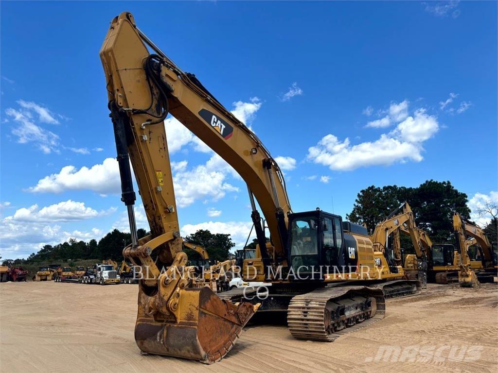 CAT 349F حفارات زحافة