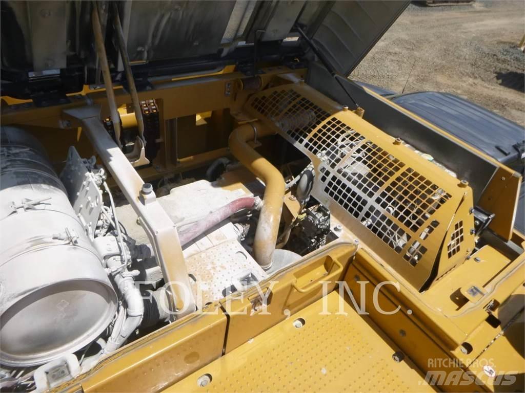 CAT 349FL حفارات زحافة