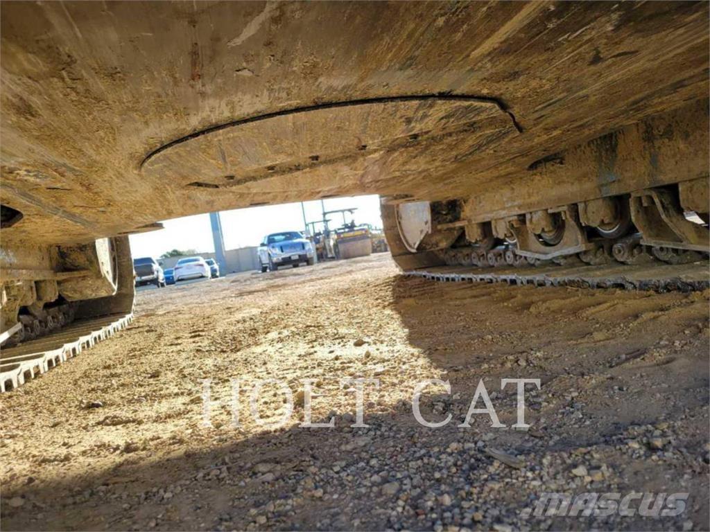 CAT 352 حفارات زحافة