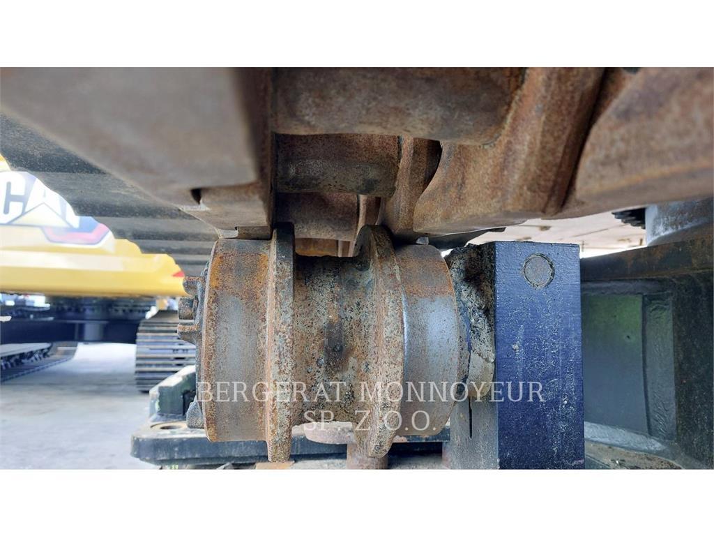 CAT 352 حفارات زحافة